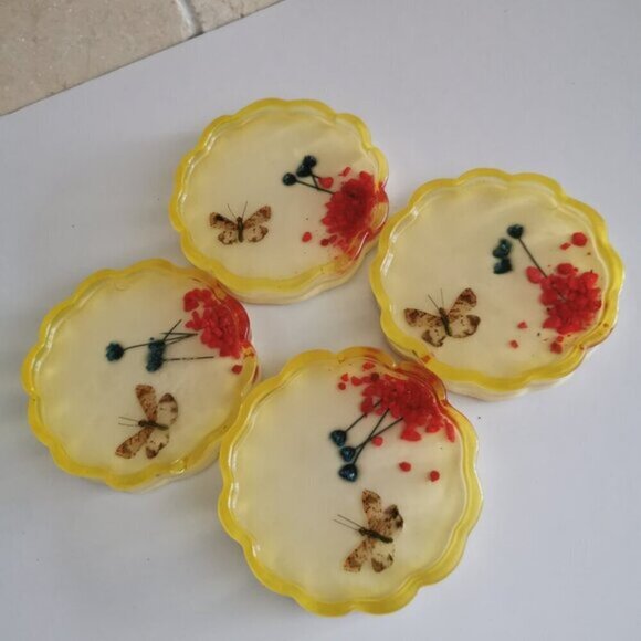 Vintage Resin Coasters Set of 4 Butterflies Flowers Cottage Core Kitsch Grandma - Picture 4 of 7